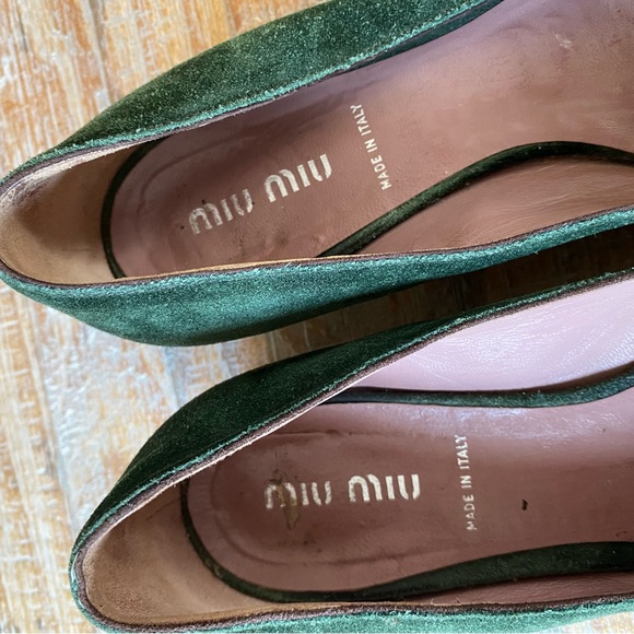 MIU MIU Suede Floral Low Heel Pumps Flower Appliqué Pointy Toe Sz 36.5 - Picture 2 of 11